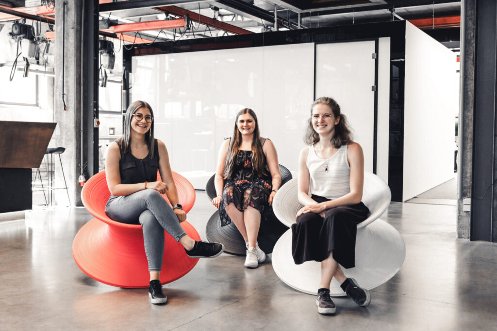 Unsere Praktikantinnen Eva, Christina und Anna plaudern aus dem Nähkästchen.