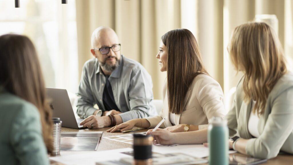 Digitale Kluft Zwischen Den Geschlechtern: Frauen Skeptisch, Männer ...