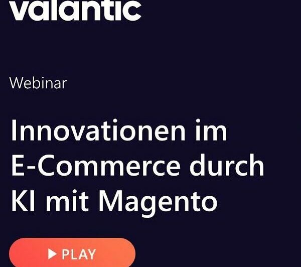Webinar-Folie von Valantic mit dem Titel „Innovationen im E-Commerce durch KI mit Magento“ mit einem roten Play-Button unten.