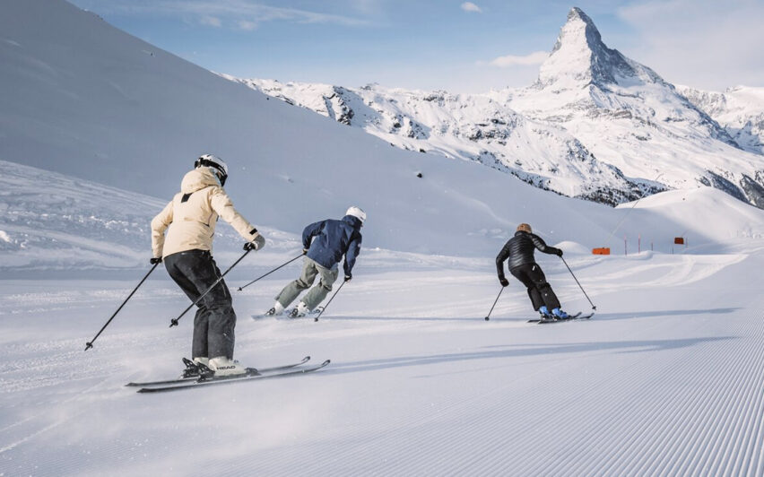 Imagefoto von der Zermatt Bergbahnen AG; mehrere Skifahrer in den Bergen