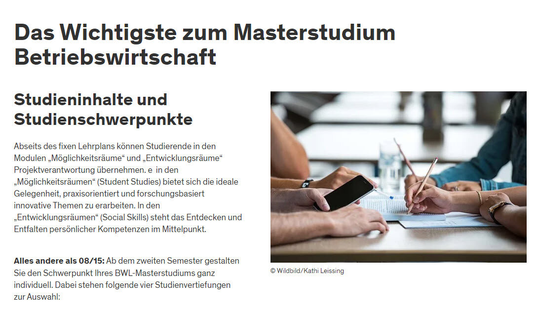 Beschreibung: Text auf Deutsch über die Hauptaspekte eines Masterprogramms in Betriebswirtschaftslehre, inklusive Studieninhalten und Schwerpunkten an der FH Salzburg. Bild zeigt Menschen, die gemeinsam an einem Tisch mit Notizbüchern arbeiten.