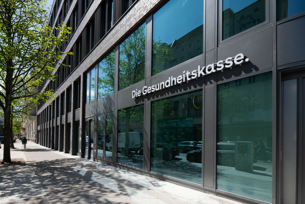 Building entrance of AOK Gesundheitskasse | AOK Success Story | Data Warehouse