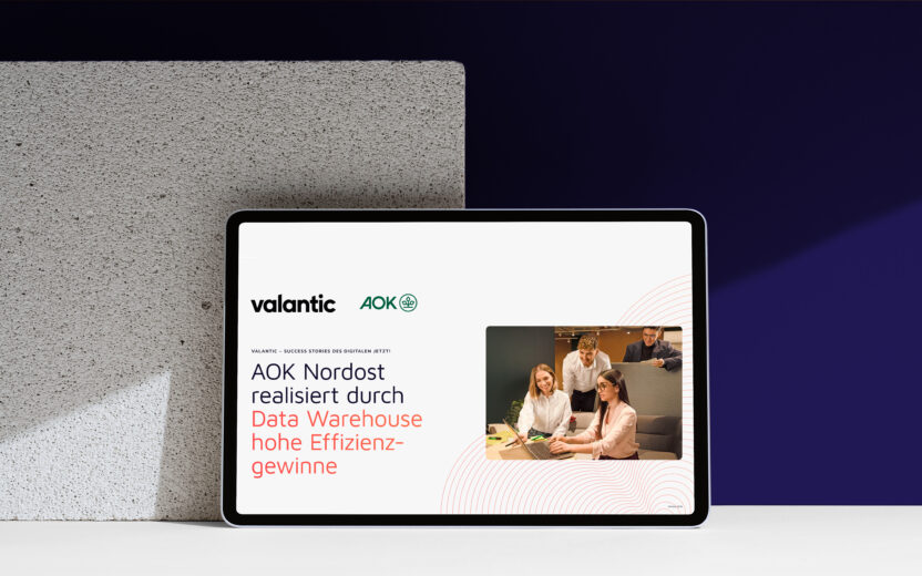 Ansicht der AOK Success Story als Mockup (Tablet mit Hauptseite der PDF)