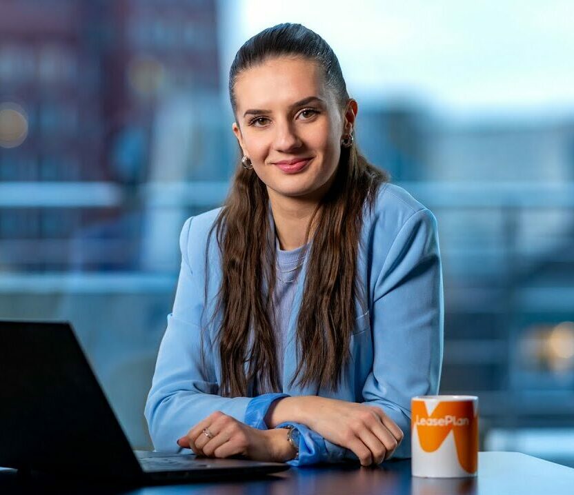 Leaseplan women employee smiling