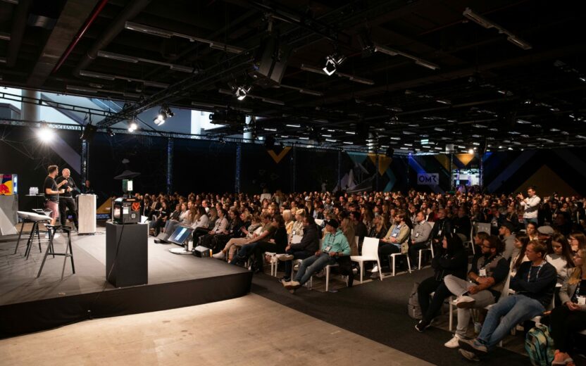 Blick in die Menge der Zuschauer auf der OMR Masterclass