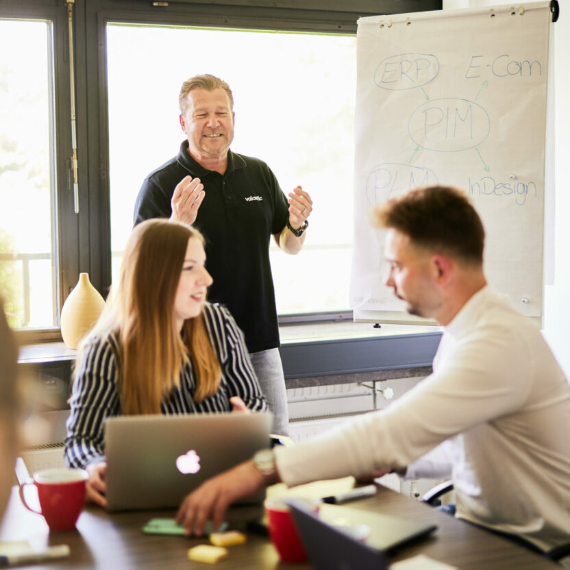 Photo of a project manager presenting an upcoming project to his colleagues.