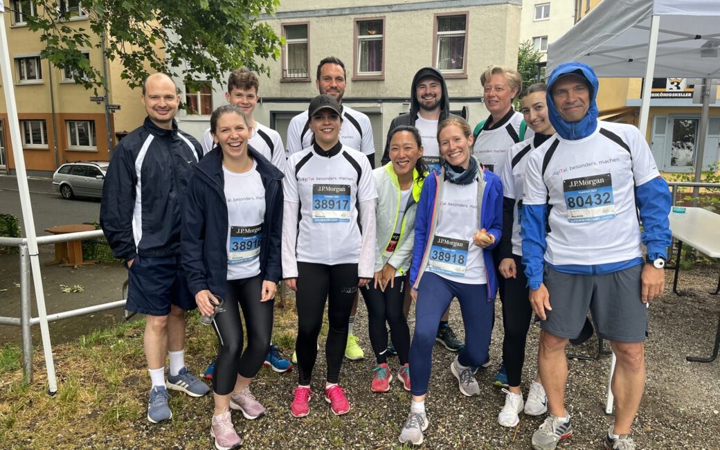 Picture of valantic employees at the J.P. Morgan run in Frankfurt, Management Consulting Career at valantic