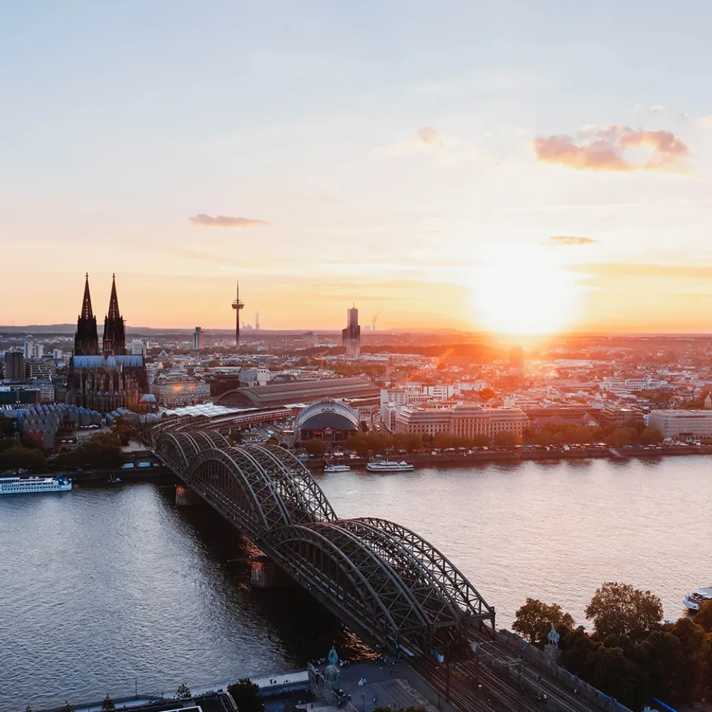 Luftaufnahme Köln im Sonnenuntergang